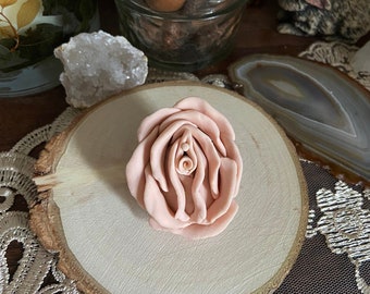 Mini Vulva Rose Sculpture | Peach
