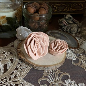 Vulva Rose Sculpture | Peach