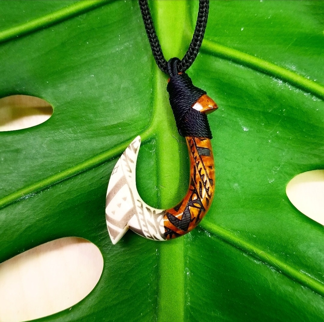 Hawaiian Jewelry Manu Makau Style Resin Fish Hook Necklace with Hawaii Koa  Wood Bead