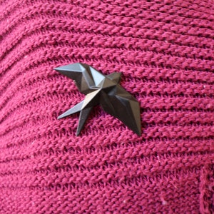 Broche hirondelle en origami, badge oiseau géométrique, épinglette animal mignon, bijoux contemporains, bijoux image 7