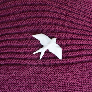 Broche hirondelle en origami, badge oiseau géométrique, épinglette animal mignon, bijoux contemporains, bijoux Blanc