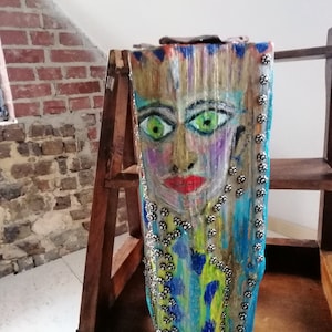Holzskulptur, Portrait, expressiv, bunt, glänzend, grüne Augen, faszinierend