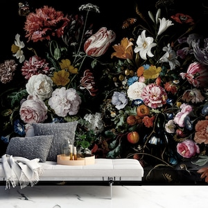 Carta da parati floreale scura con stacca e incolla Vaso di fiori Decorazione murale con fiori dell'età dell'oro