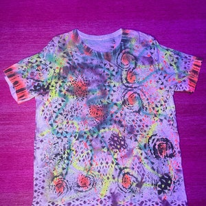 CAMISA de arte 5d unissex XL | única, pintada à mão com luz negra UV reativa, arte vestível - alta vibração streetwear, festival e rave Couture XL2