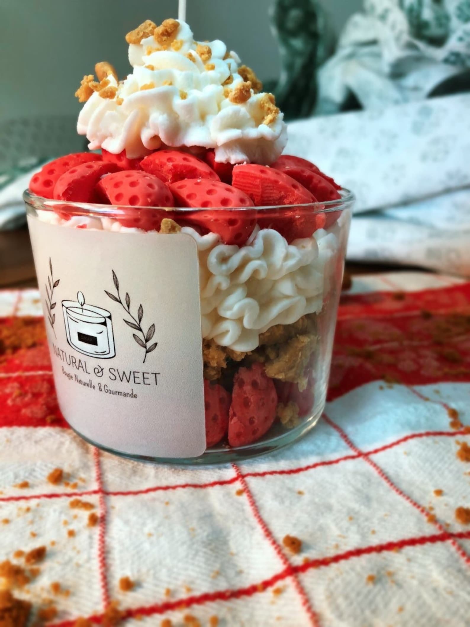 Bougie gourmande parfumée fraises et chantilly / cire de soja - Etsy France