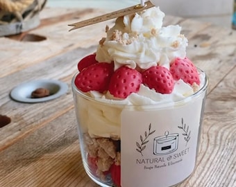 Gourmet scented strawberry and whipped cream candle / soy wax / verrine candle