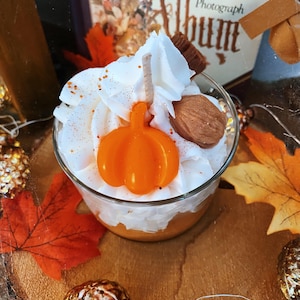 Autumn candle / pumpkin spice candle / whipped cream candle / natural candle / soy wax / cake candle / Halloween / pumpkin