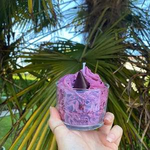 Vela chantilly / vela de caramelo / flor morada / vela natural / cera de soja / vela gourmet