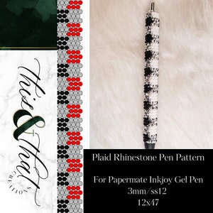 Puede incluir: Un patrón de bolígrafo de pedrería a cuadros en blanco y negro para un bolígrafo Papermate Inkjoy Gel. El patrón está hecho con pedrería de 3 mm y tiene 12 filas por 47 columnas.
