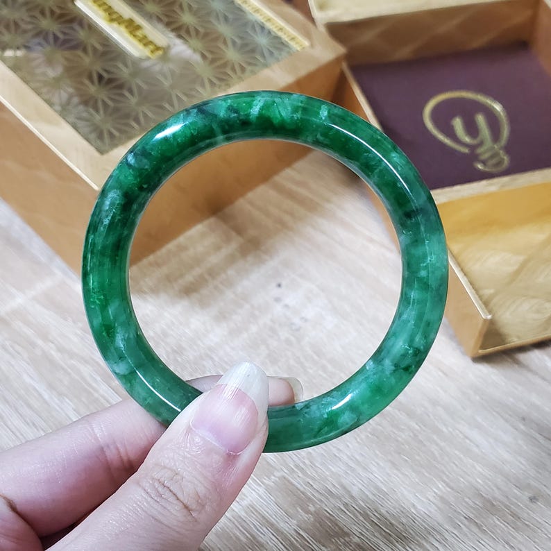 Brazalete YingMart de jadeíta verde y blanco de 48-72 mm de alta calidad, regalo para su hermana, abuela, hombre, mamá, Feng Shui personalizado. imagen 5