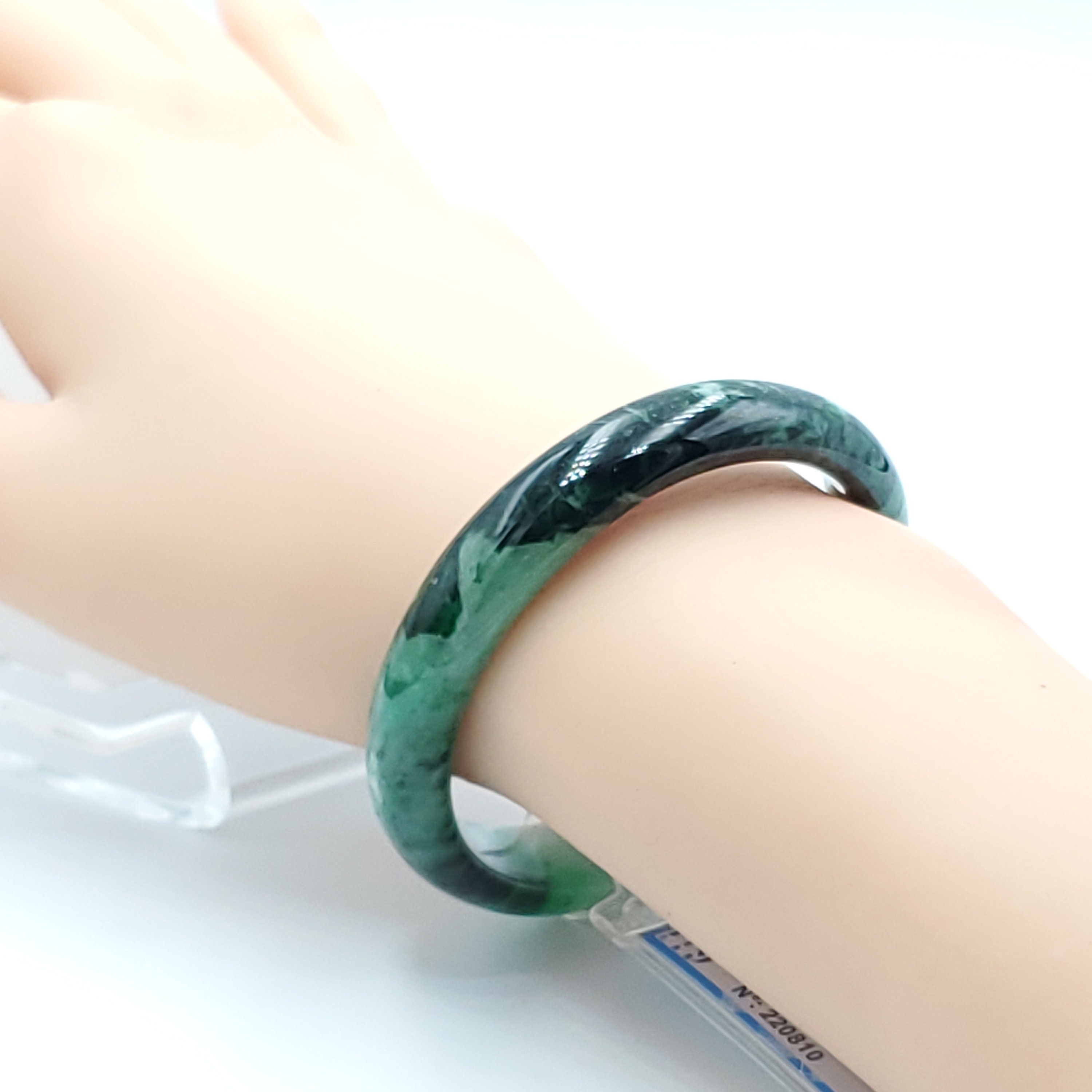 ※ 最終お値下げ価格！★【 ７３ｇ 】★ 翡翠バングル ★ 天然・無着色 ★ 最終値下げ天然翡翠 バングル - メルカリ