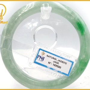 May include: A green jadeite jade bangle with a certificate from PNJ Laboratory. The certificate states "Natural Jadeite Jade" and "N°: 189580".