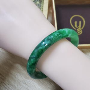 Brazalete YingMart de jadeíta verde y blanco de 48-72 mm de alta calidad, regalo para su hermana, abuela, hombre, mamá, Feng Shui personalizado. imagen 8