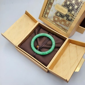Brazalete YingMart de jadeíta verde y blanco de 48-72 mm de alta calidad, regalo para su hermana, abuela, hombre, mamá, Feng Shui personalizado. imagen 10