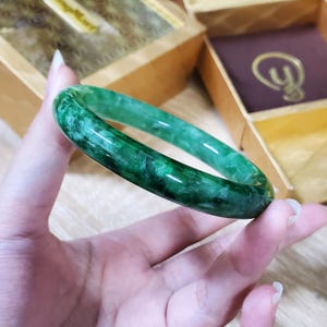 Brazalete YingMart de jadeíta verde y blanco de 48-72 mm de alta calidad, regalo para su hermana, abuela, hombre, mamá, Feng Shui personalizado. imagen 6
