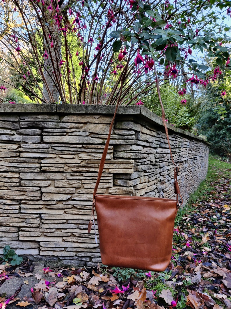 Crossbody Bag Purse Shoulder Bag with Adjustable Strap Handbag AVA Leather Full-hide Bucket Bag