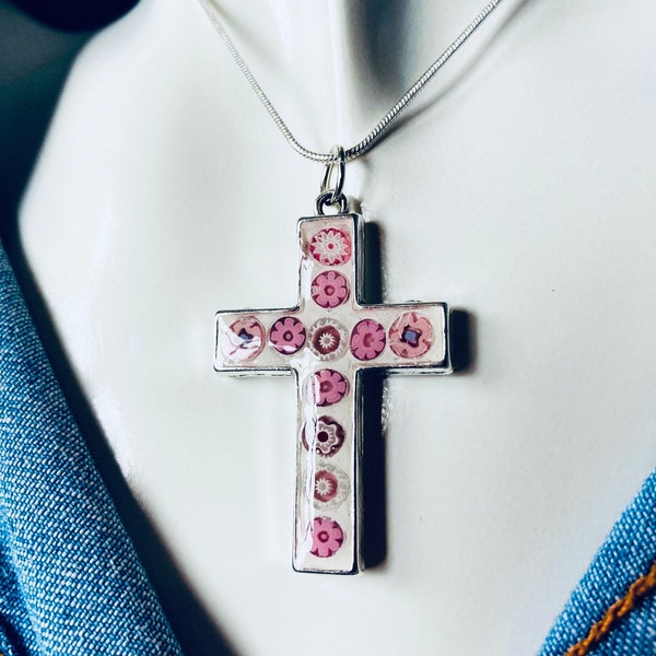 Collier pendentif croix et fleurs en mosaïque, bijou mosaïque de verre Murano fait main en France, idée cadeau femme Noël anniversaire amie