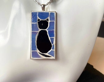 Collier pendentif chat en mosaïque bleue, bijou chat noir en mosaïque de verre fait main, idée cadeau Noël pour femme fille maman amie