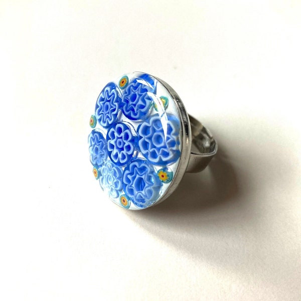 Grosse bague fantaisie bleu pastel en mosaïque de fleurs Murano, bijou mosaïque fait main en France, idée cadeau femme Noël anniversaire