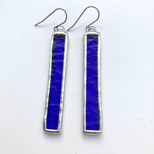 Boucles doreilles en verre vitrail longues fines en 6 cm ou 8 cm, bijou vitrail fait main en France, idée cadeau femme Noël anniversaire image 10