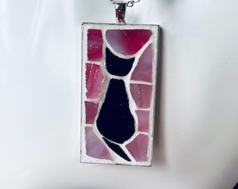 Collier pendentif chat en mosaïque rose, bijou chat noir en mosaïque de verre fait main, idée cadeau Noël pour femme fille maman amie