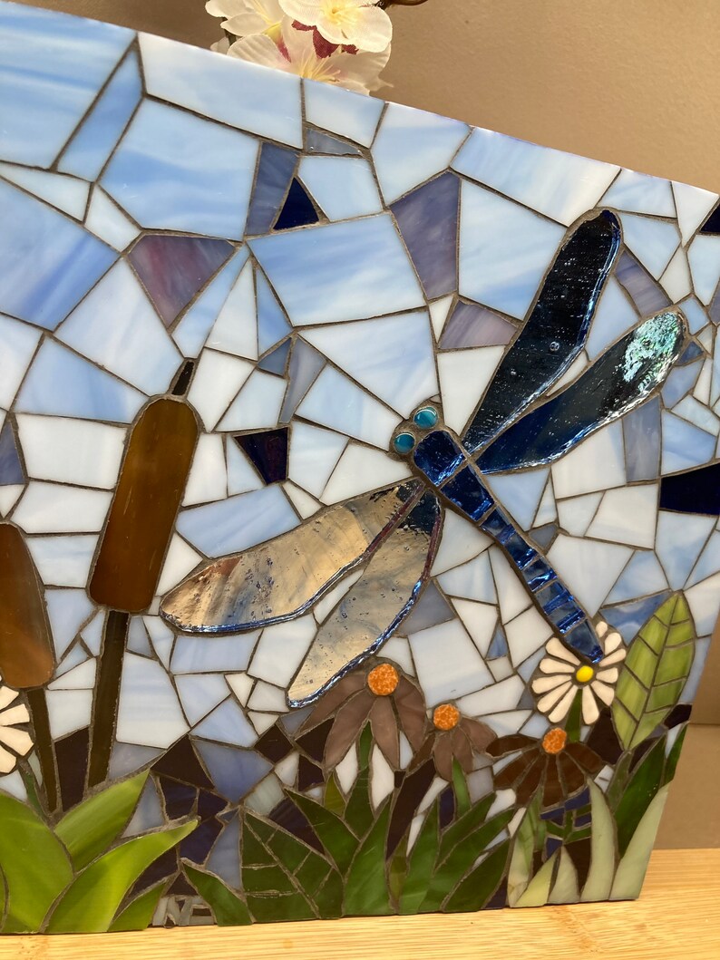 Tableau libellule en mosaïque de verre vitrail, mosaïque murale dart en fait main en France, idée cadeau décoration maison Noël femme image 6