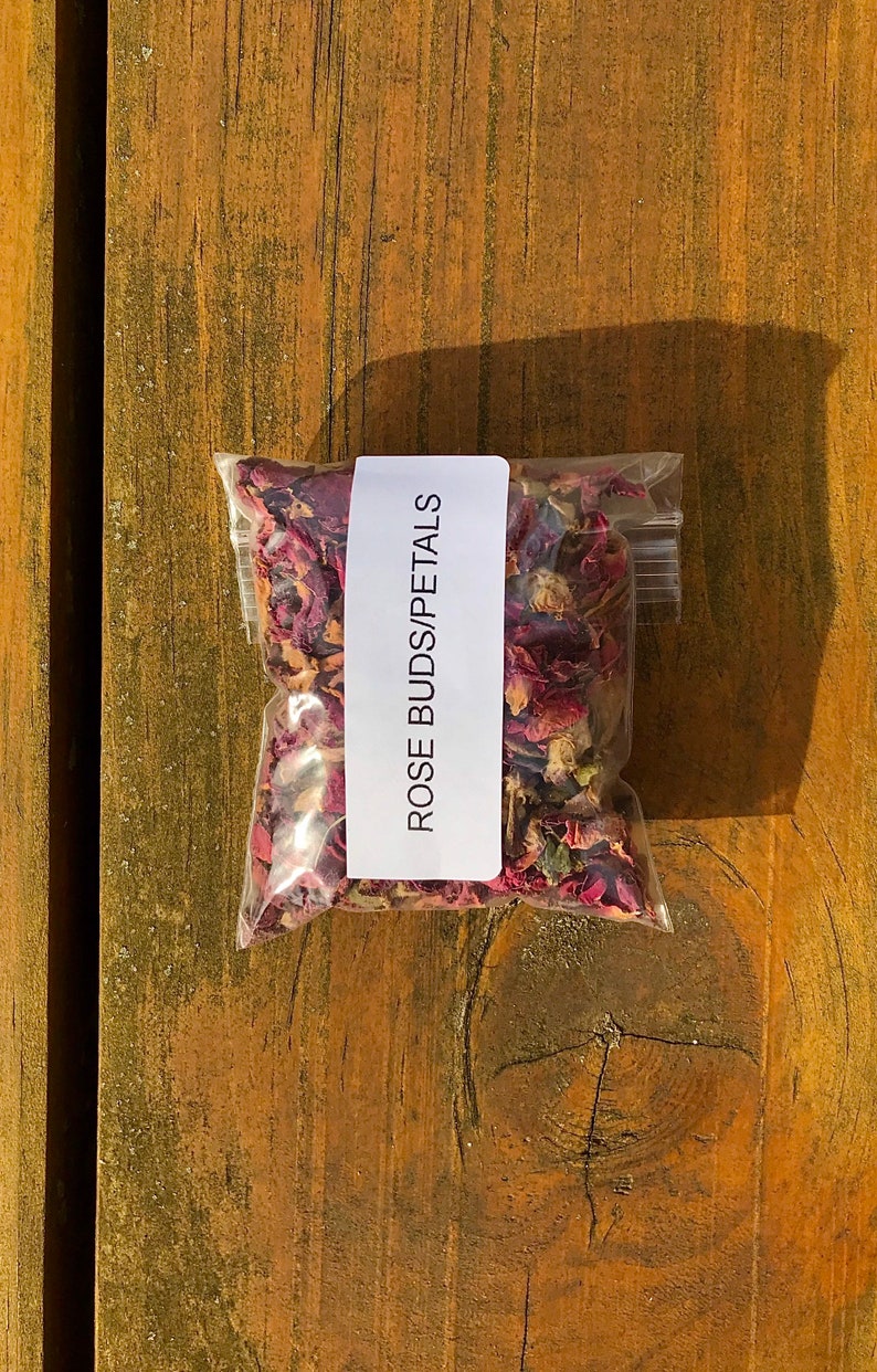 rose is a dark pink herb/ purple that comes in a clear baggie, and with five grams of herb.