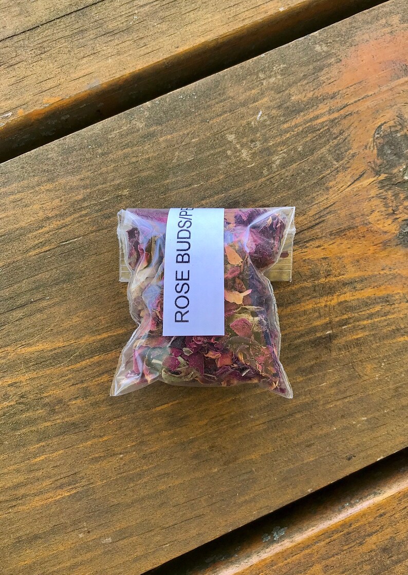 rose is a dark pink herb/ purple that comes in a clear baggie, and with five grams of herb.