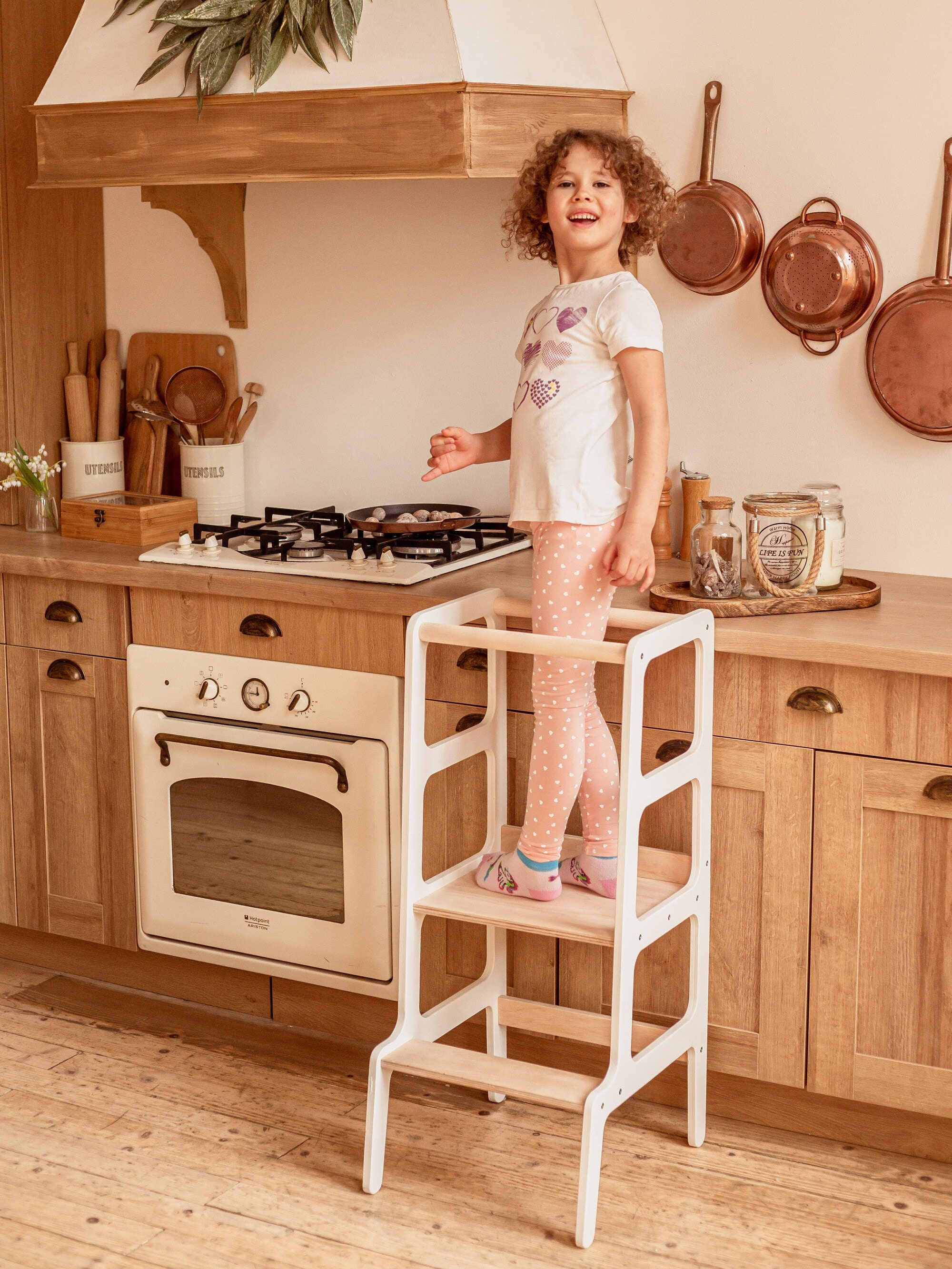 Taburete de cocina para niños pequeños, taburete Montessori para niños,  torre de pie para bebé, ayudante de pie para niños (nogal)