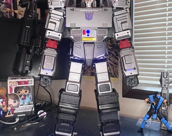 Megatron Flagship Auto-converting Robot - (Robosen 2024)