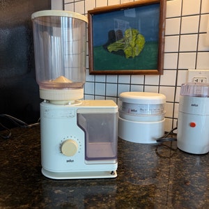 LOT_75 Vintage Braun Aromatic Off-White Coffee Grinder KMM 20. Type 4045. Reinhold Weiss and Hartwig Kahlcke. Germany 1979