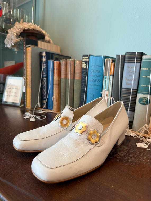 LOT Vintage 1960s 60 S Flower Loafers White Gold Silver Block Heel