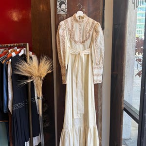 LOT 1970s Victorian Prairie Dress High Neck Lace Maxi Gown in Ivory Gunne Sax Style Boho Wedding Look Muslin