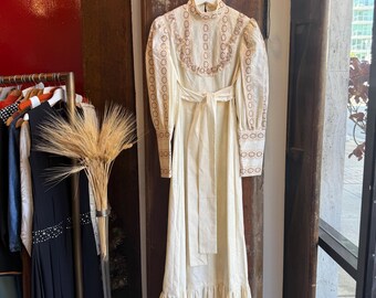 LOT 1970s Victorian Prairie Dress High Neck Lace Maxi Gown in Ivory Gunne Sax Style Boho Wedding Look Muslin