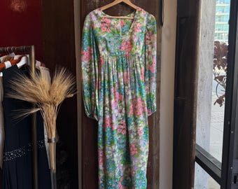 LOT_142 Vintage 70s Maxi Floral Dress Vintage The Corporation S / M