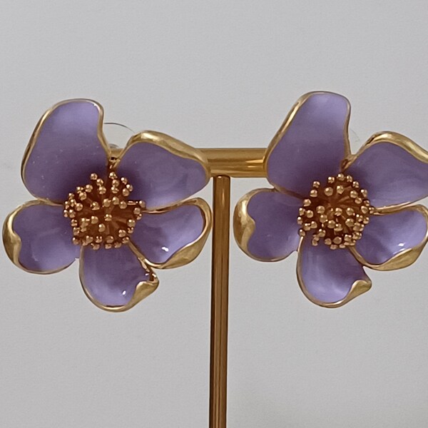 Oscar de la Renta-Boucles d'oreilles fleurs émaillées en violet.