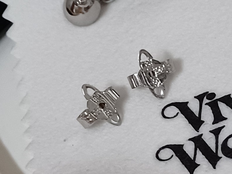 Vivienne Westwood Boucles d'oreilles en plaqué argent avec des cristaux roses, transparents et saturne. image 6