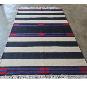 Hand Woven Wool Rug: Southwestern Tribal Kilim Style, 5x7 ft