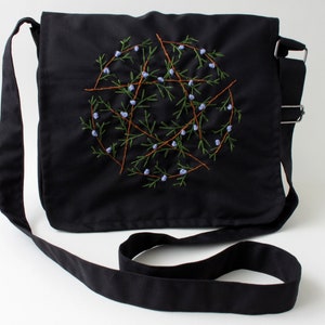 Messenger Bag mit Wacholder Pentagramm handbestickt