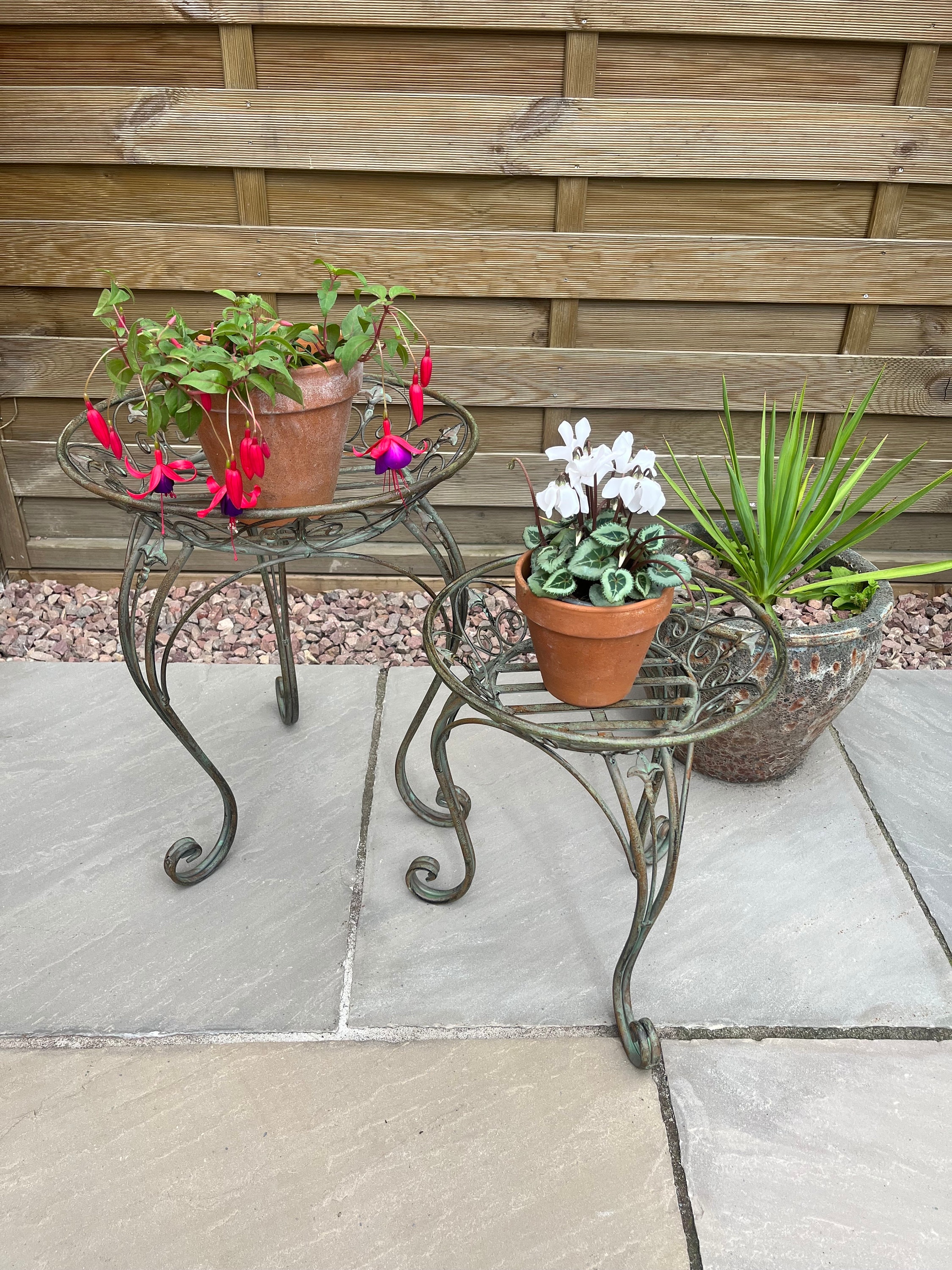 Set of 2 Decorative Metal Verdigris (reddish Green) Plant Stands / Fleur De  Lys - Etsy, image size:2250x3000