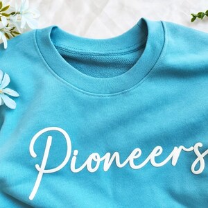 Sudadera con estampado de globo personalizada, sudadera con mascota personalizada, sudadera con nombre de equipo en relieve, regalo de espíritu escolar, regalo único para mamá