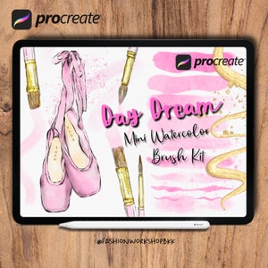 Puede incluir: Una ilustración digital de zapatillas de ballet rosas con una cinta rosa, dos pinceles con mangos dorados y pinceladas de acuarela rosa y dorada. El texto "Day Dream Mini Watercolor Brush Kit" se muestra en la imagen. El logotipo de Procreate se muestra dos veces en la imagen.
