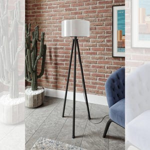Lámpara de pie con patas de trípode recicladas / Ecológica / Colores blanco y marrón / Diseño clásico / Iluminación sostenible para interiores modernos