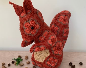 Sammy the crochet African flower squirrel pattern, PDF, animal, red squirrel, grey squirrel, digital download.