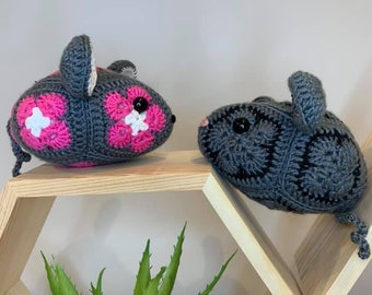 Millie die afrikanische Blumenmaus Häkelanleitung, PDF-Muster, einfach und schnell.