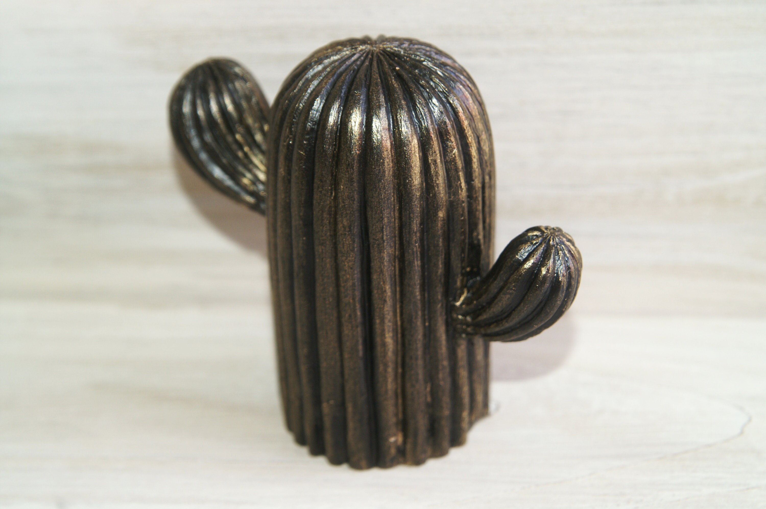 Grand Cactus Noir Baroque en Béton à Poser