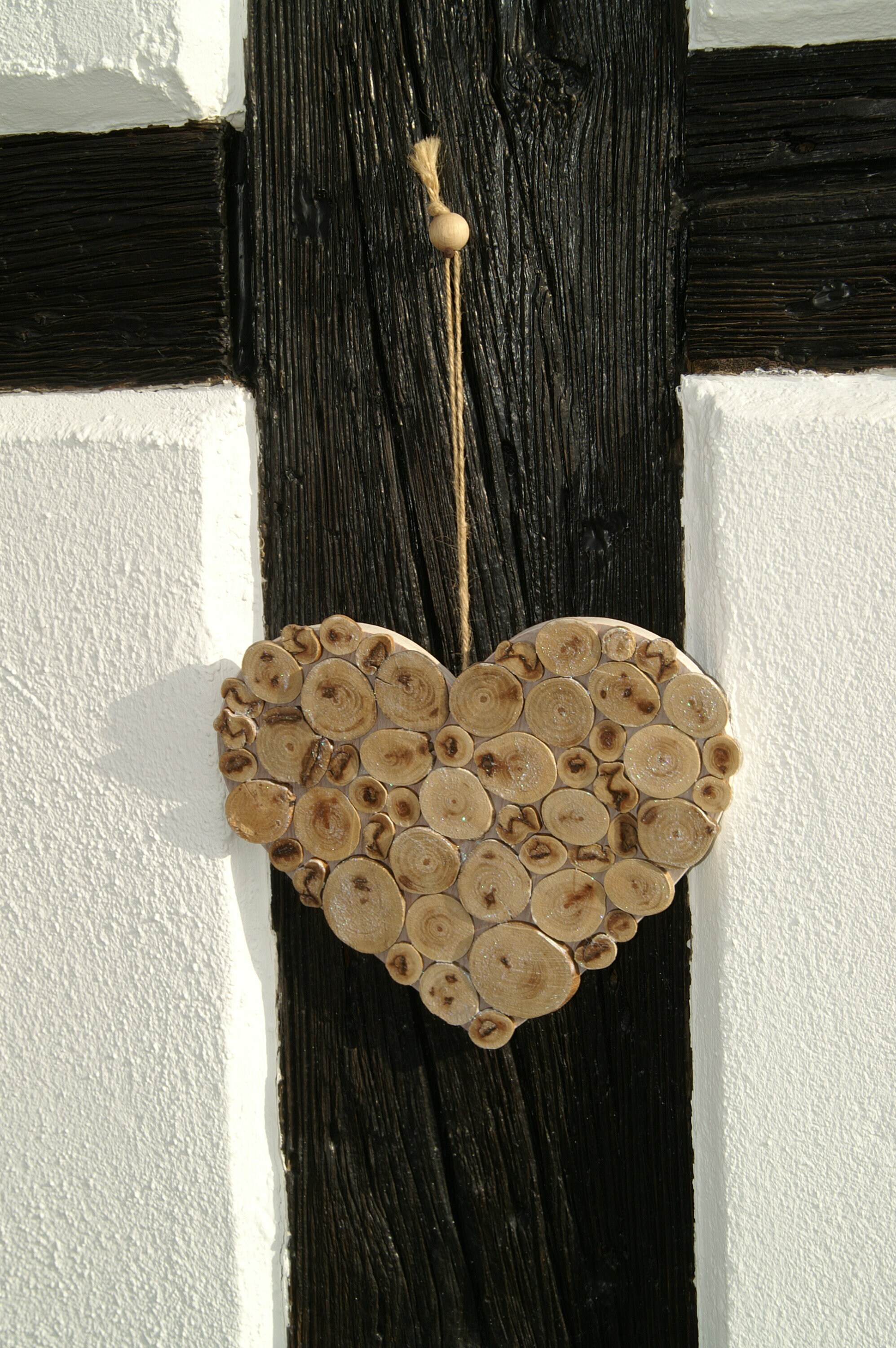 Objet de Décoration en Forme Coeur Orné Rondelles Bois, à Accrocher