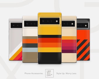 Può includere: Cinque custodie per telefono diverse con motivi geometrici colorati. Le custodie sono tutte nere con strisce di diversi colori. Il testo "Like To-Day" è nella parte inferiore dell'immagine.