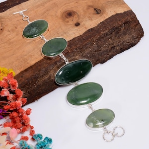 Bracciale in giada nefrite placcato argento, accessorio con gemma verde, stile boho etnico, fatto a mano, regolabile.