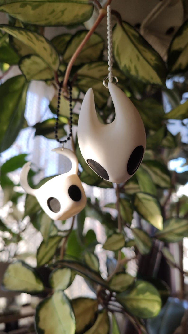 Hollow Knight keychain, hornet keychain, knight keychain